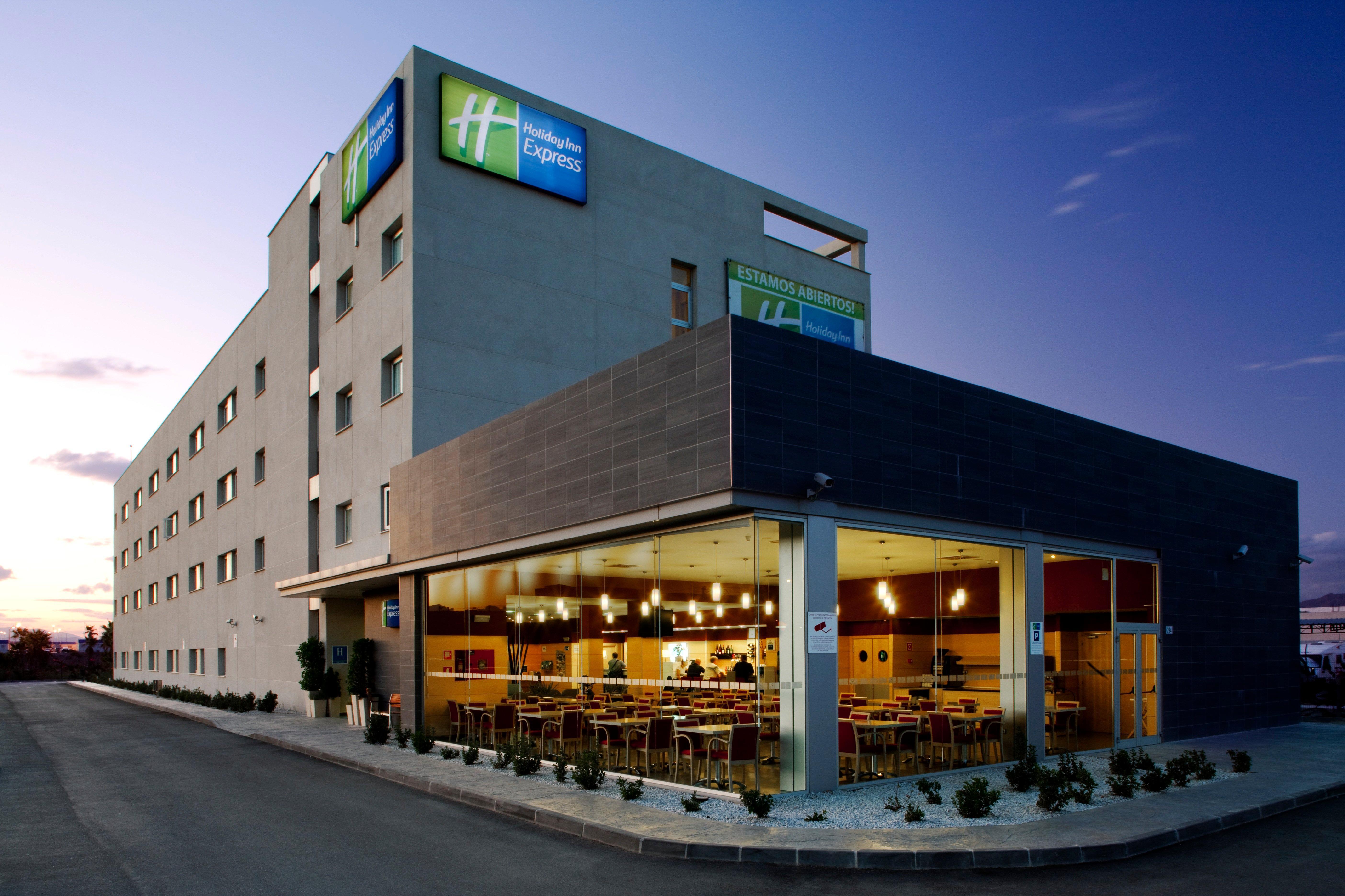 Holiday Inn Express Málaga Airport, an IHG Hotel Exterior foto