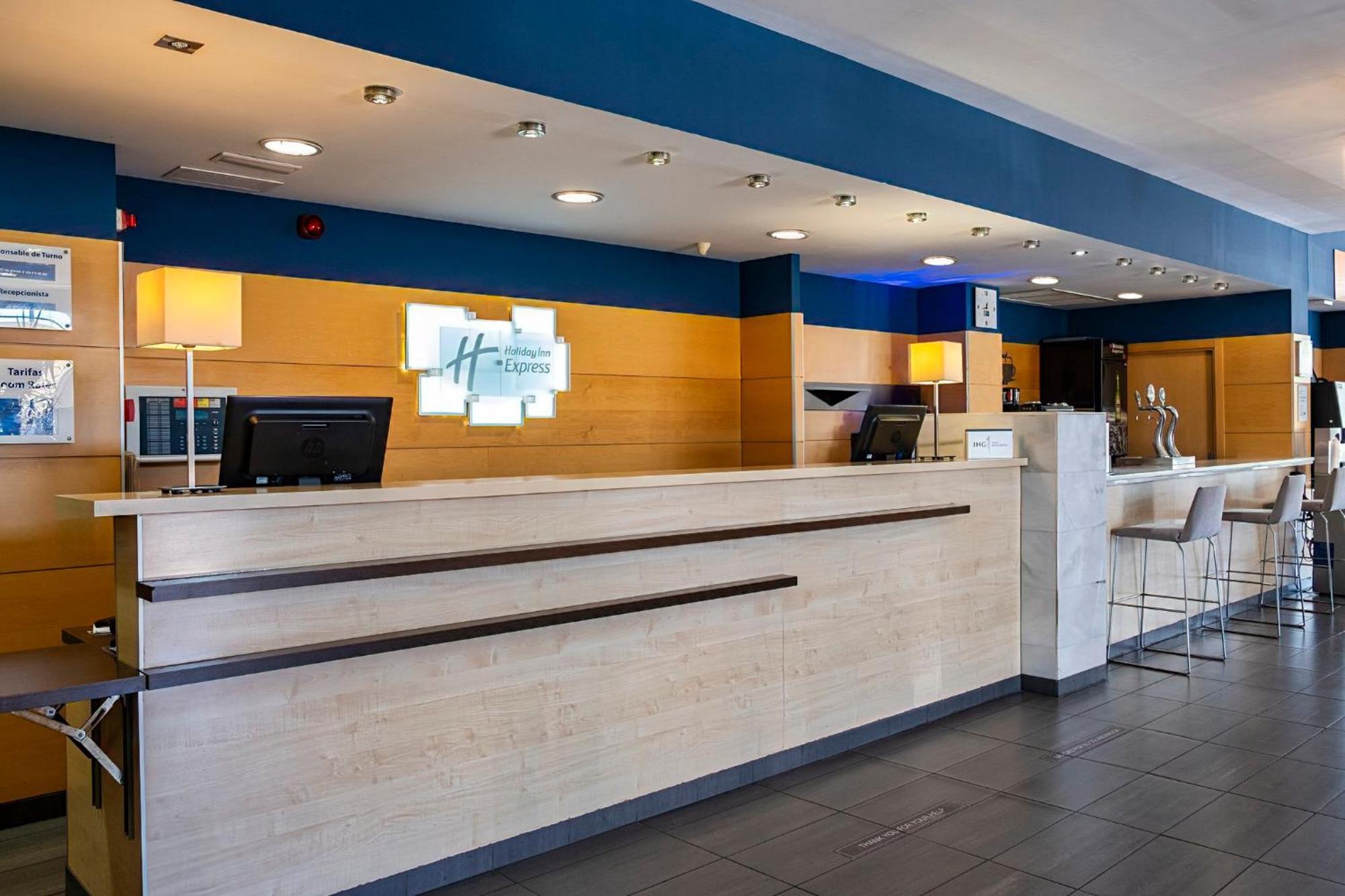Holiday Inn Express Málaga Airport, an IHG Hotel Exterior foto