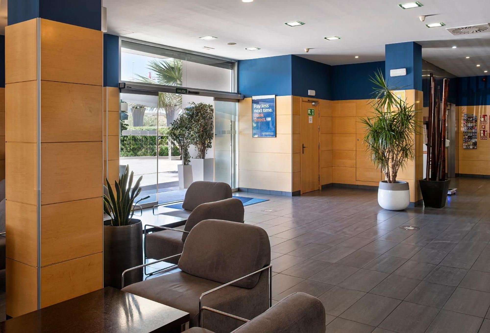 Holiday Inn Express Málaga Airport, an IHG Hotel Exterior foto
