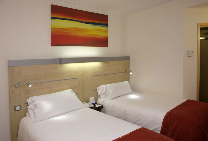 Holiday Inn Express Málaga Airport, an IHG Hotel Exterior foto