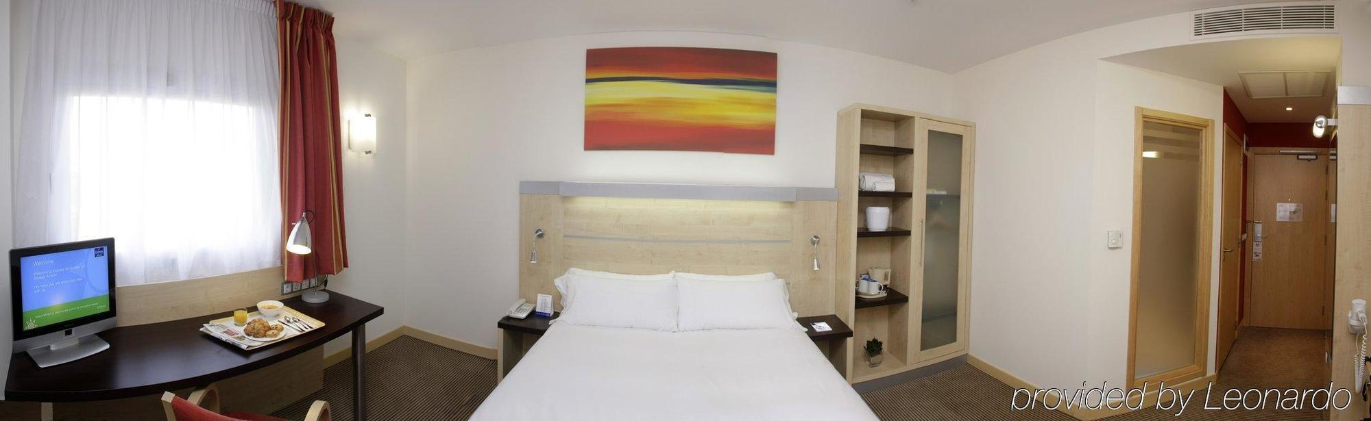 Holiday Inn Express Málaga Airport, an IHG Hotel Habitación foto